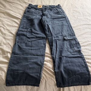 Levi's women’s Cargo Pants in Slate gray/faded black Denim